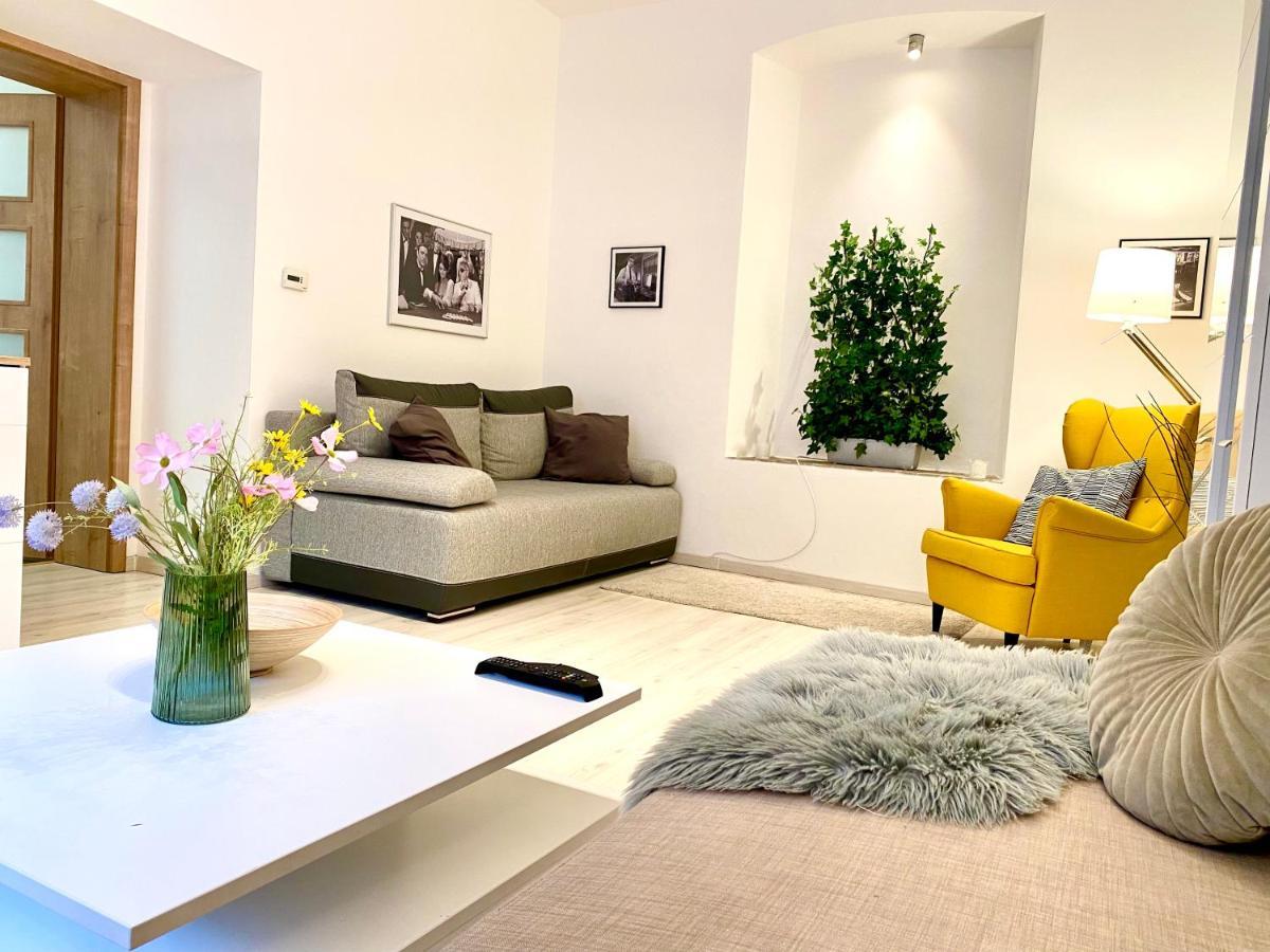 James Bond Apartment Top Location Air Conditioned Братислава Экстерьер фото