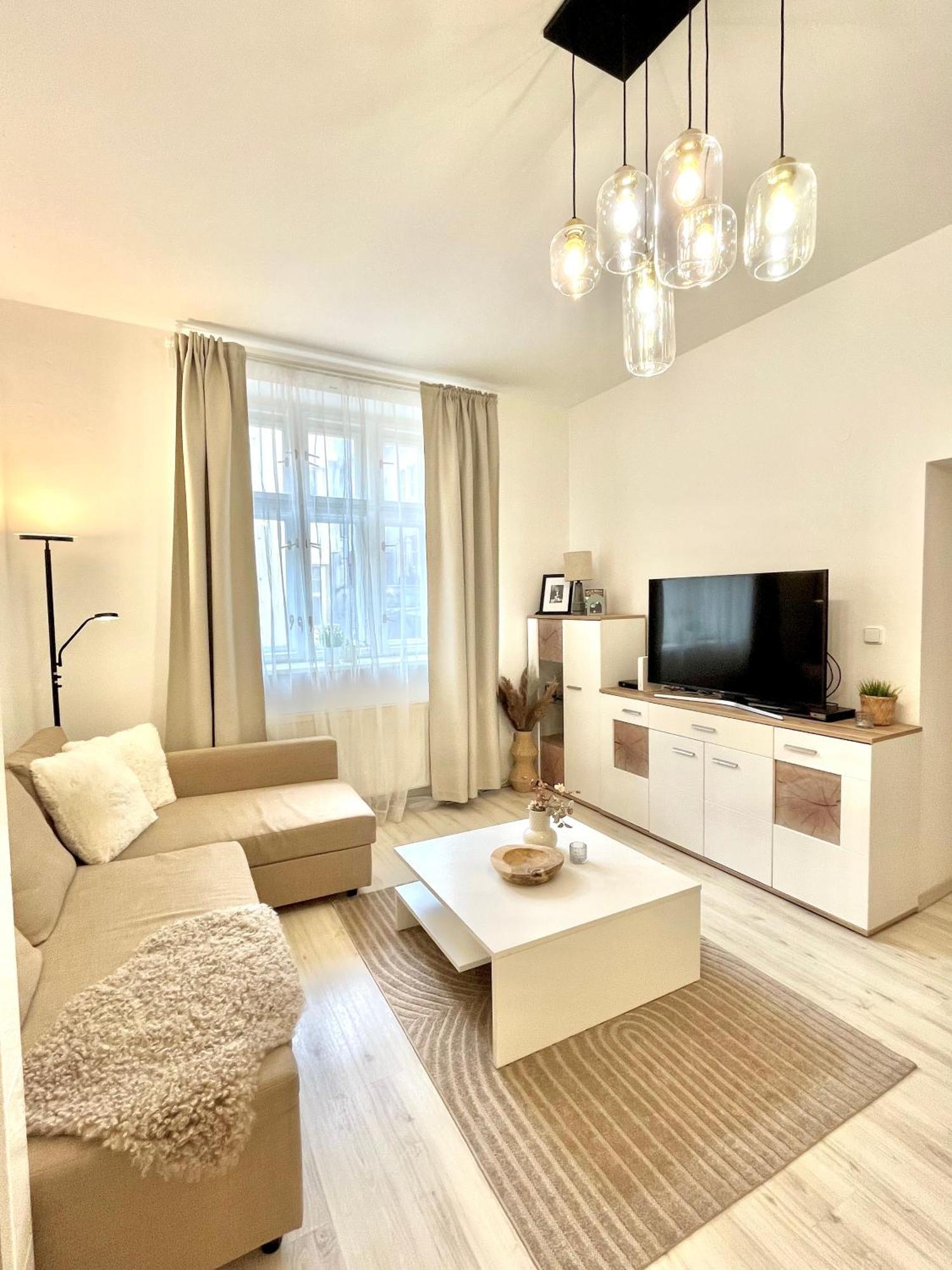James Bond Apartment Top Location Air Conditioned Братислава Экстерьер фото