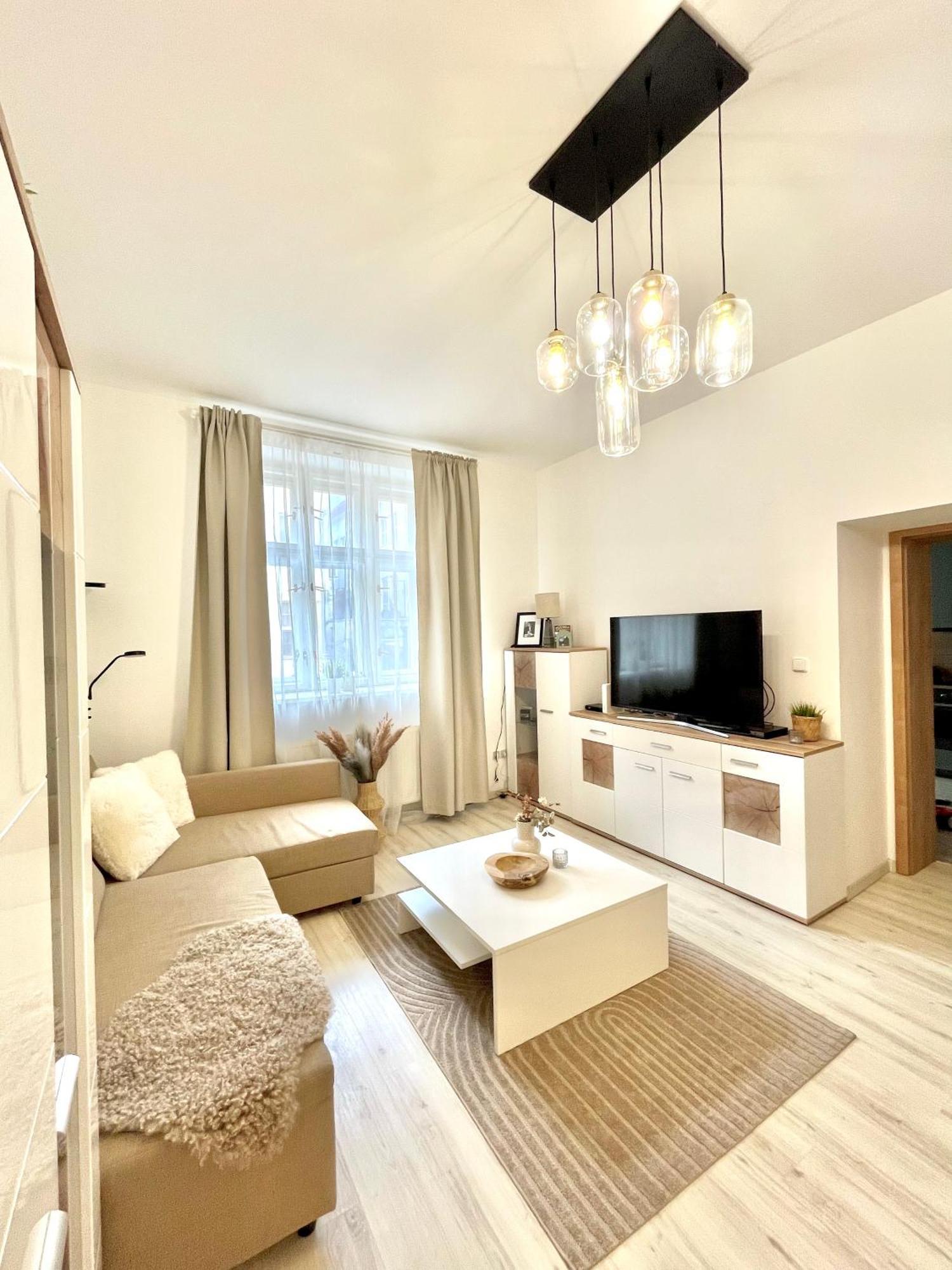 James Bond Apartment Top Location Air Conditioned Братислава Экстерьер фото