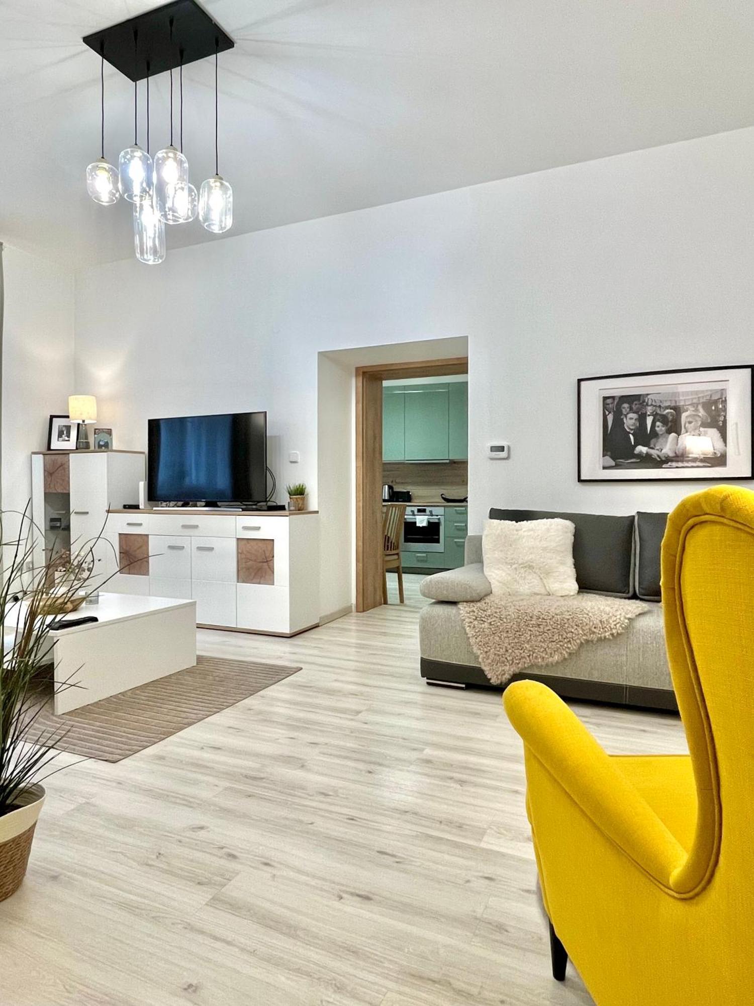James Bond Apartment Top Location Air Conditioned Братислава Экстерьер фото
