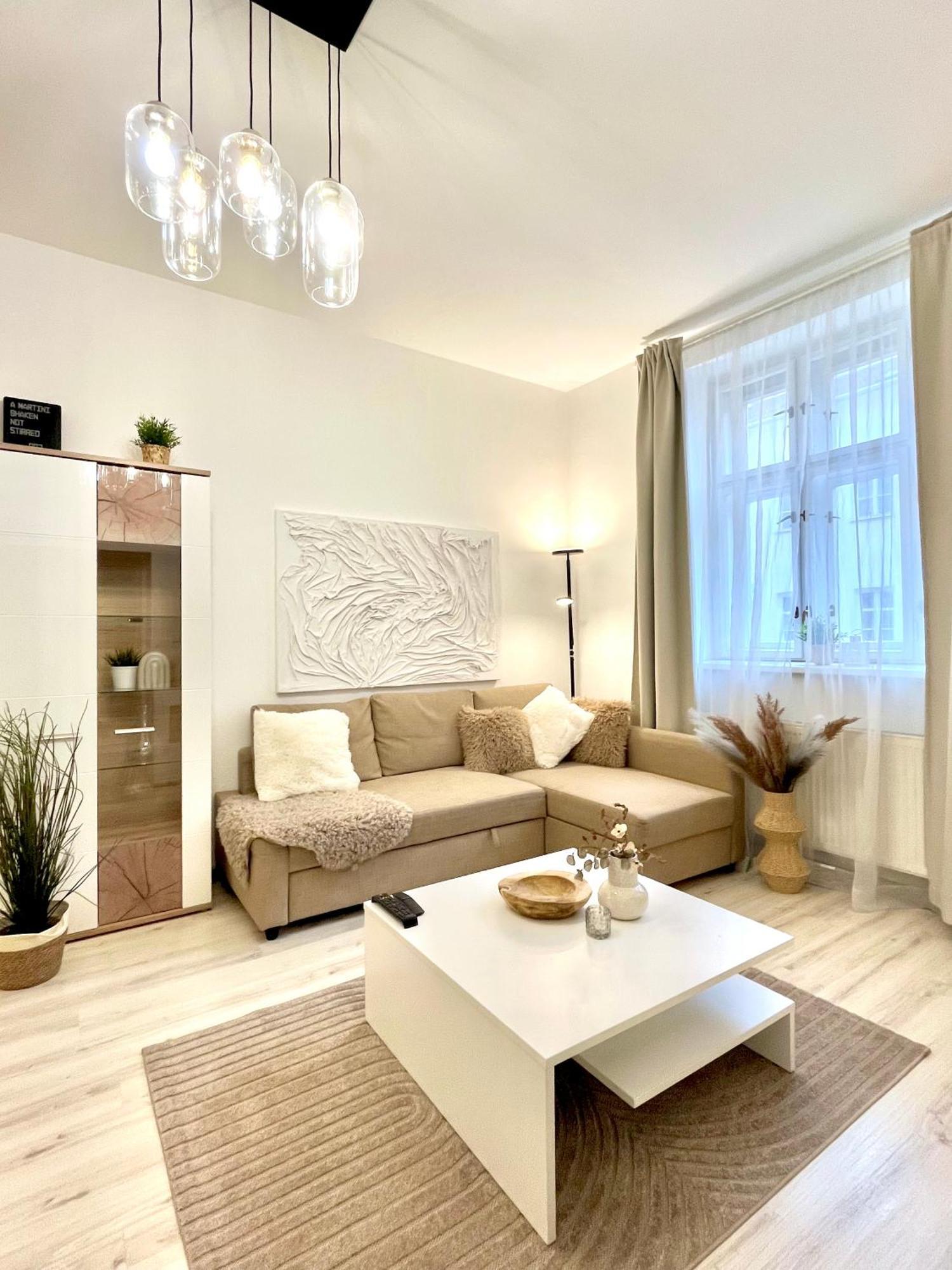 James Bond Apartment Top Location Air Conditioned Братислава Экстерьер фото