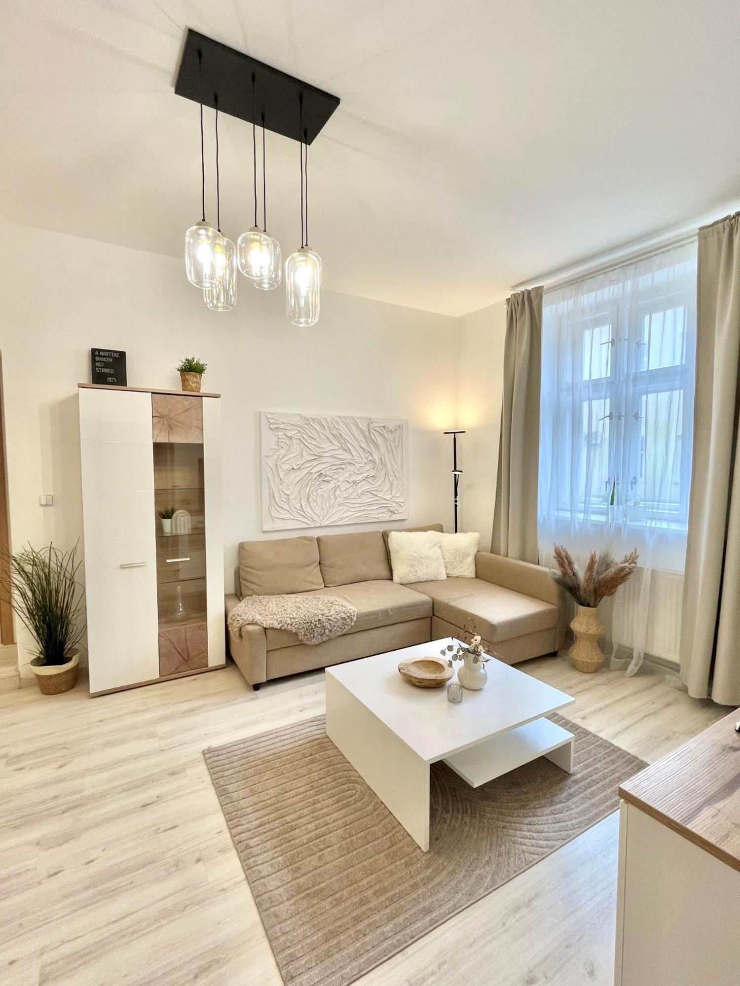 James Bond Apartment Top Location Air Conditioned Братислава Экстерьер фото