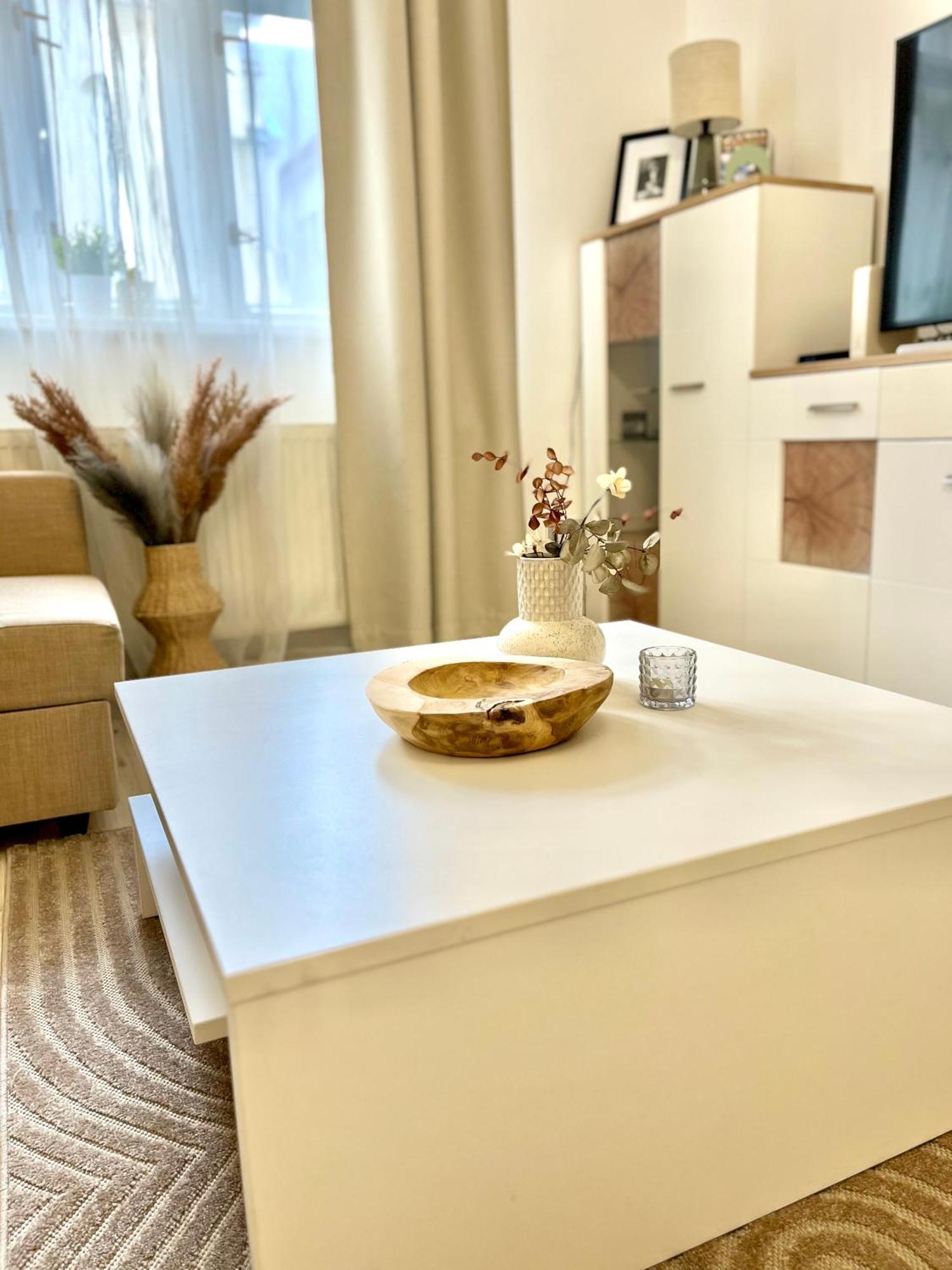 James Bond Apartment Top Location Air Conditioned Братислава Экстерьер фото