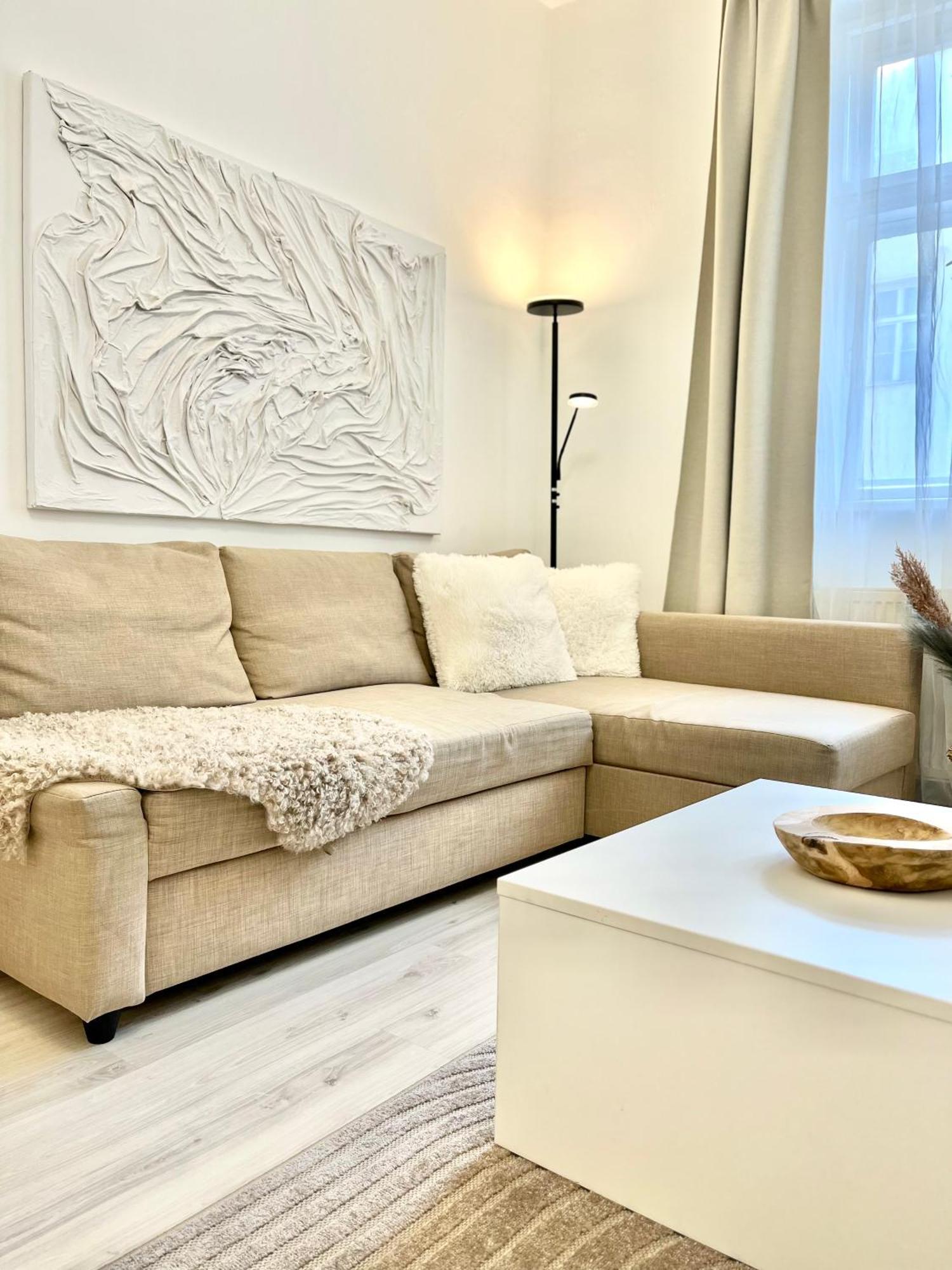 James Bond Apartment Top Location Air Conditioned Братислава Экстерьер фото